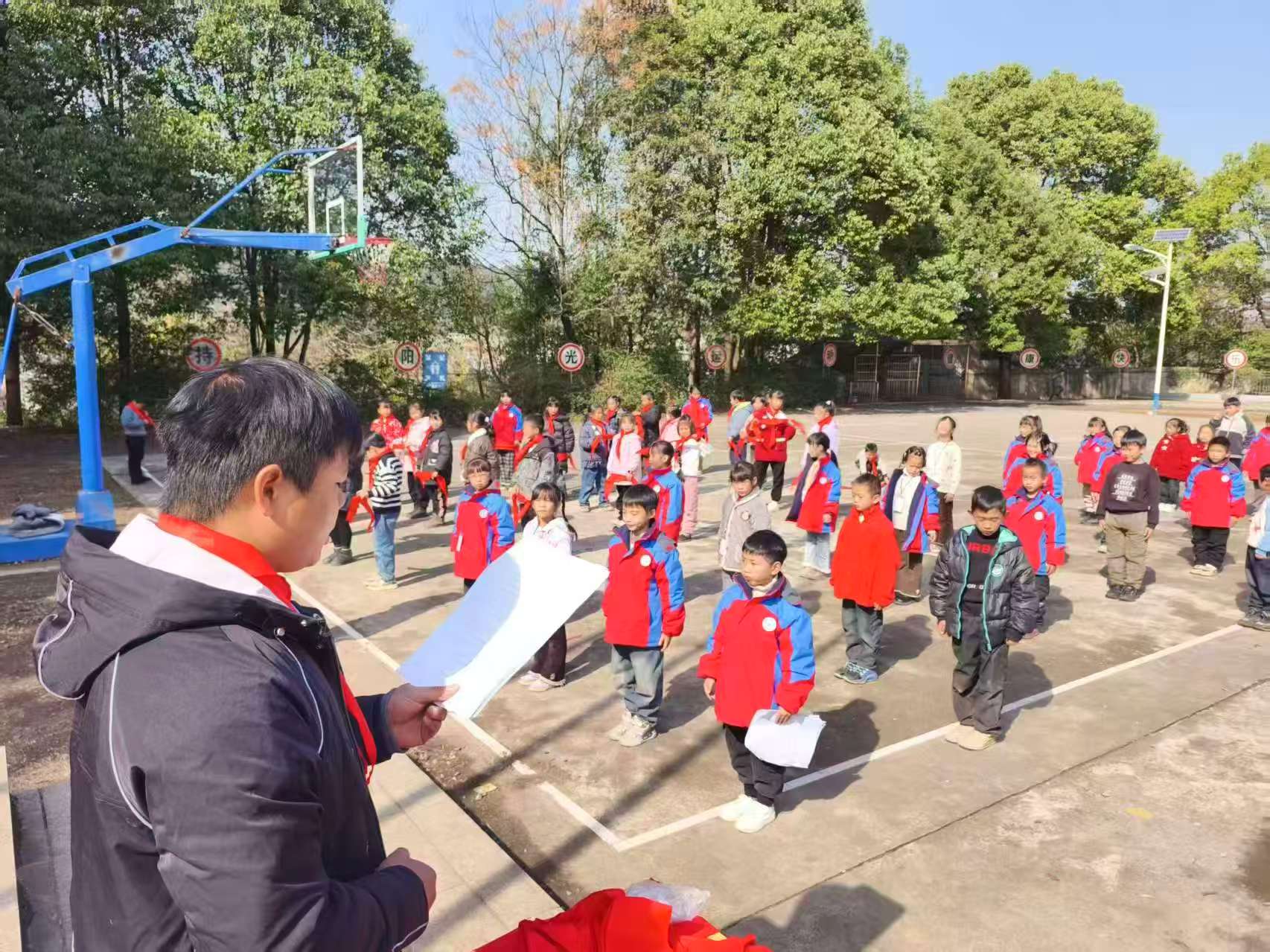 領(lǐng)巾飛揚(yáng) 誓言錚錚