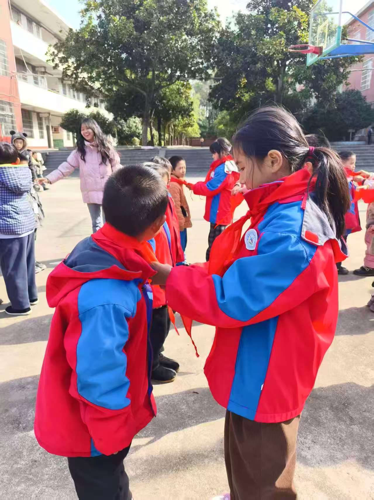 領(lǐng)巾飛揚(yáng) 誓言錚錚