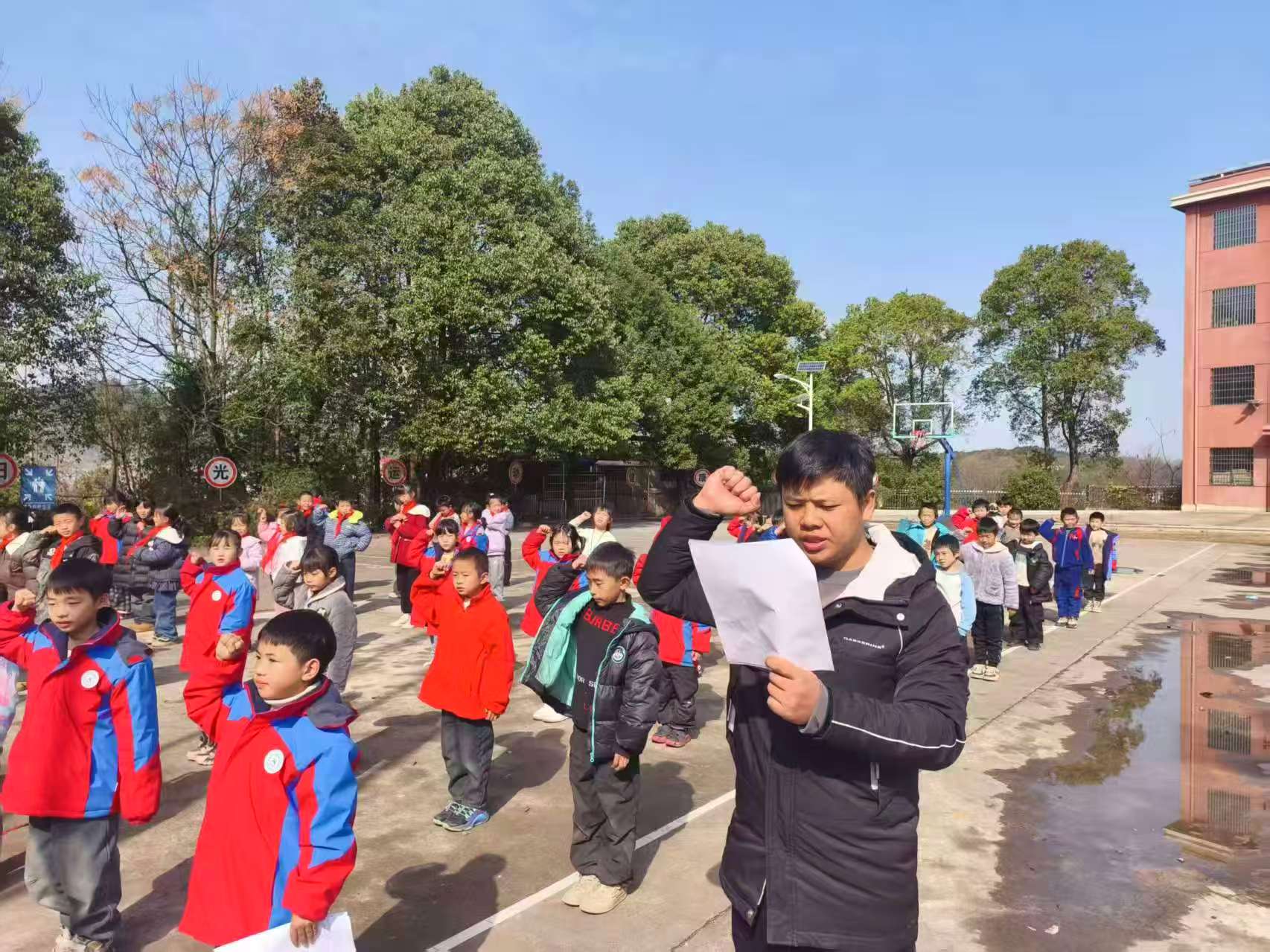 領(lǐng)巾飛揚(yáng) 誓言錚錚