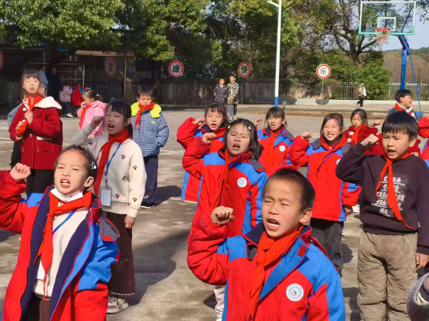 領(lǐng)巾飛揚(yáng) 誓言錚錚