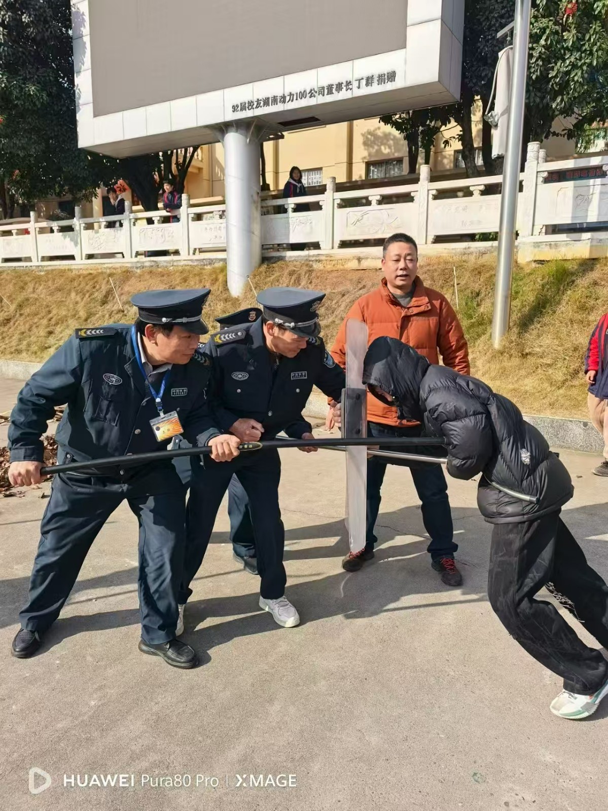 隆回二中：筑牢校園安全防線