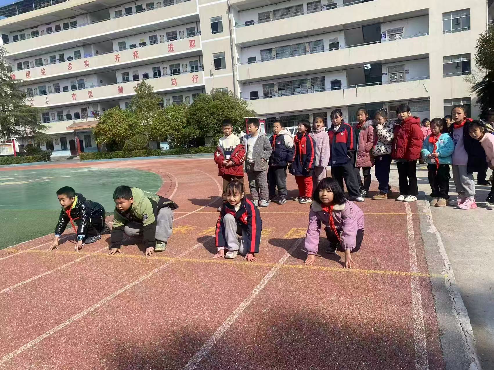 五峰鋪鎮(zhèn)第二完小開展體育與健康期末測試工作