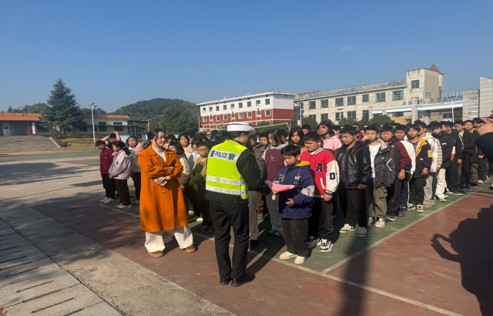 一紙書信傳安全 守護(hù)學(xué)生出行路