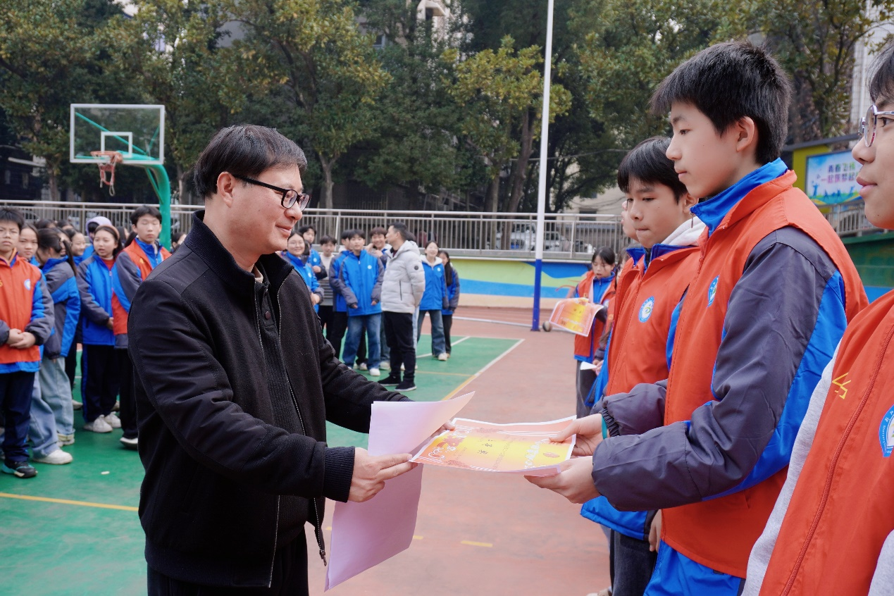 灌籃書寫青春 拼搏鑄就榮光