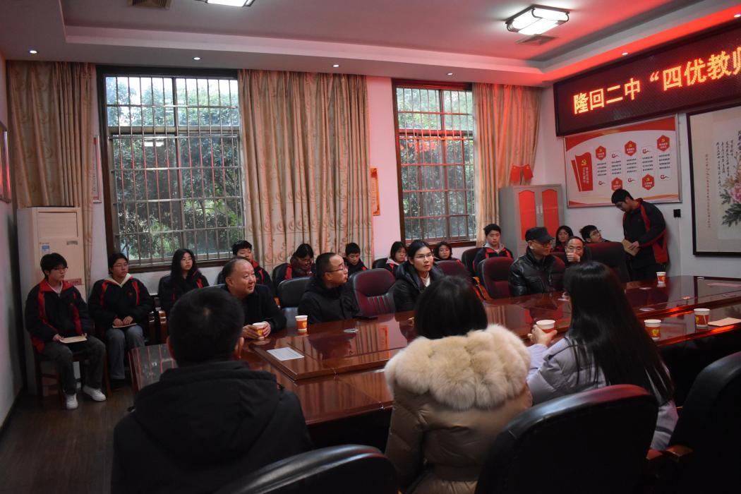 隆回縣愛心一片獻(xiàn)給隆回二中師生