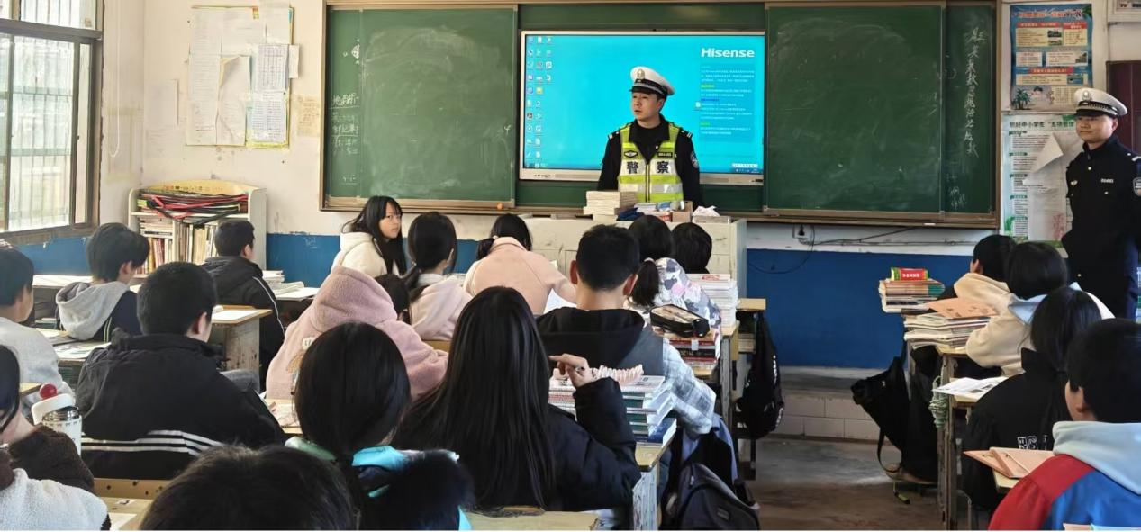 交通安全進(jìn)校園 守護(hù)成長(zhǎng)平安路