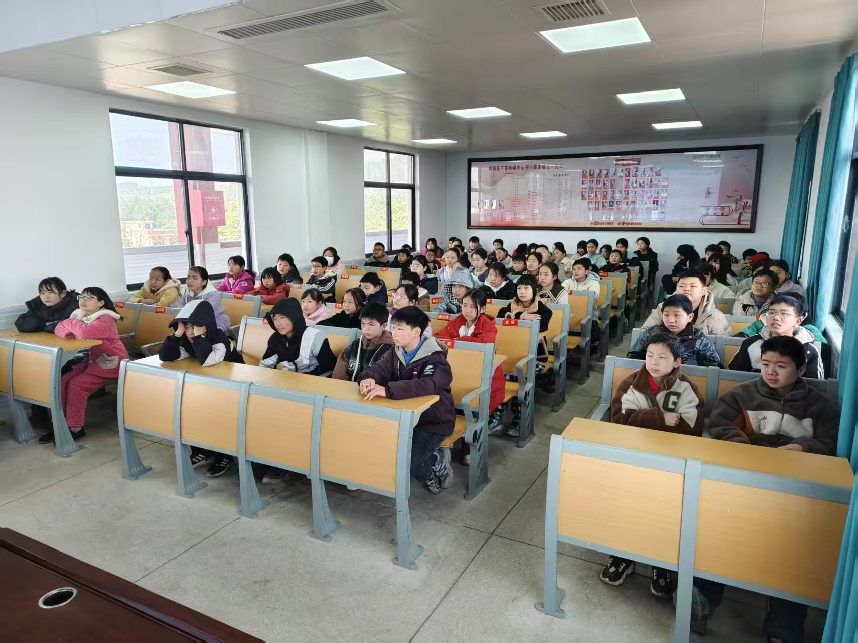 下花橋鎮(zhèn)中心完全小學(xué)法治副校長進(jìn)校園法制教育課