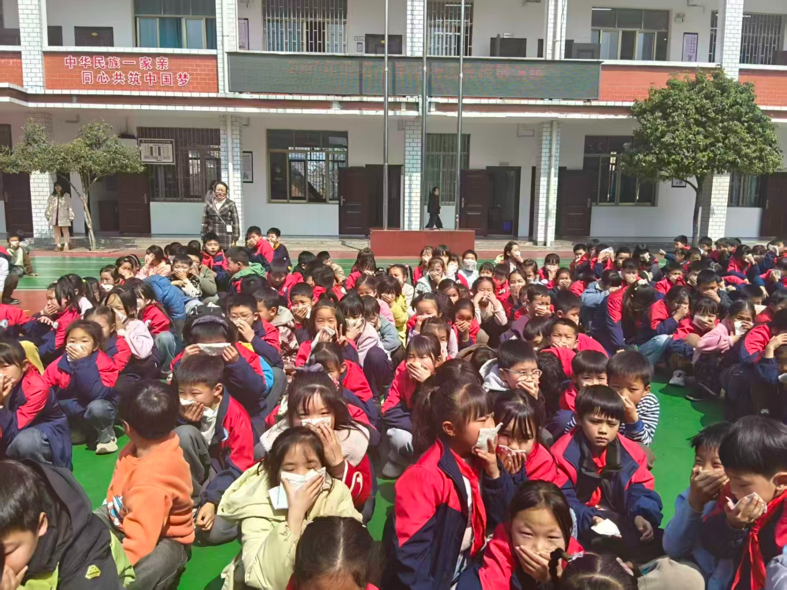 警鐘長(zhǎng)鳴練本領(lǐng) 安全防線護(hù)童心