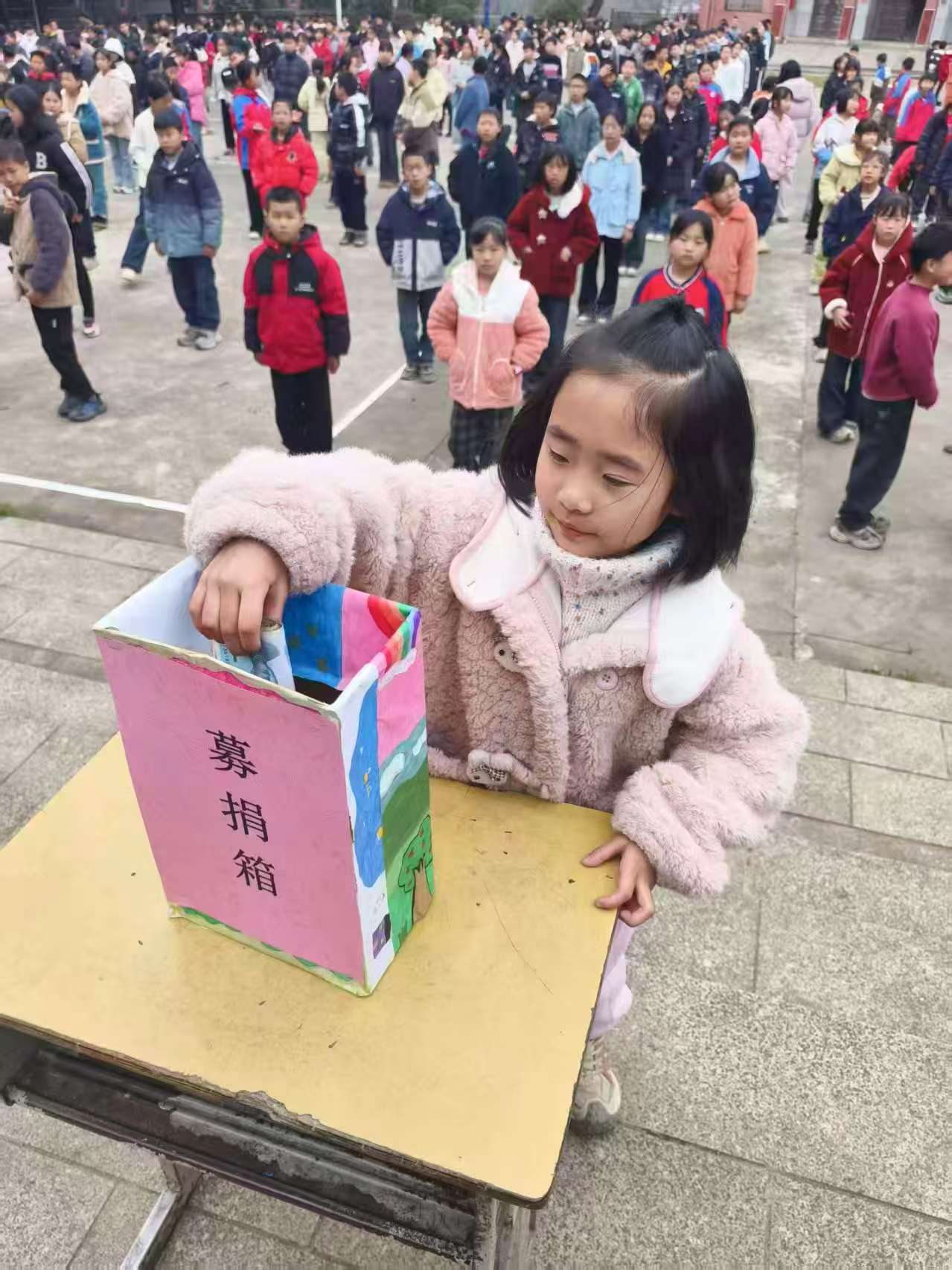下花橋鎮(zhèn)中心完全小學開展學雷鋒“愛心一元捐”活動