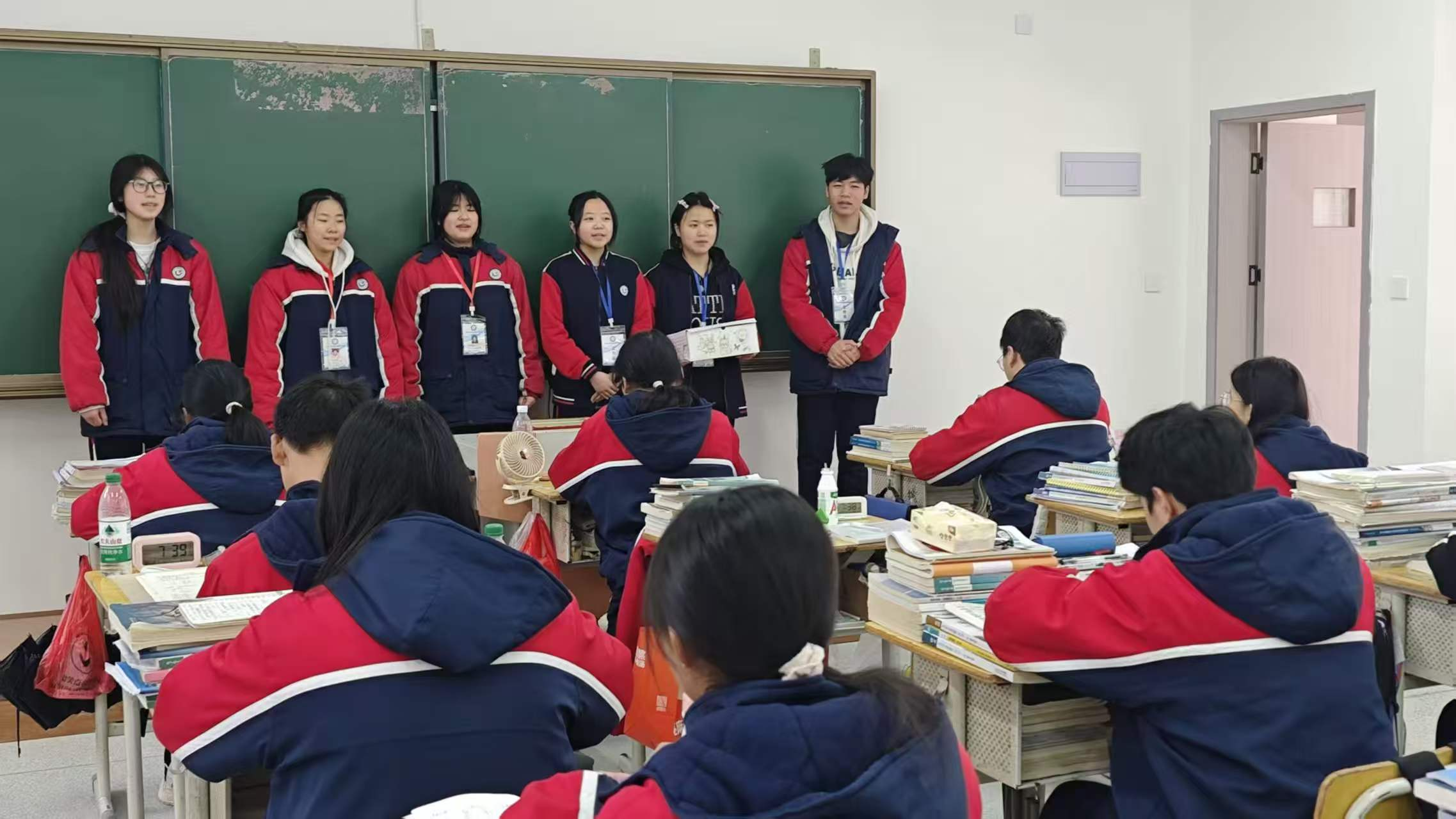 三月學雷鋒，情暖高三