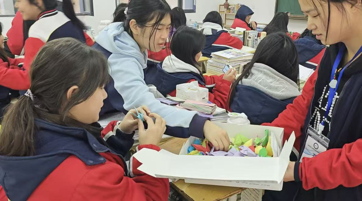 三月學雷鋒，情暖高三